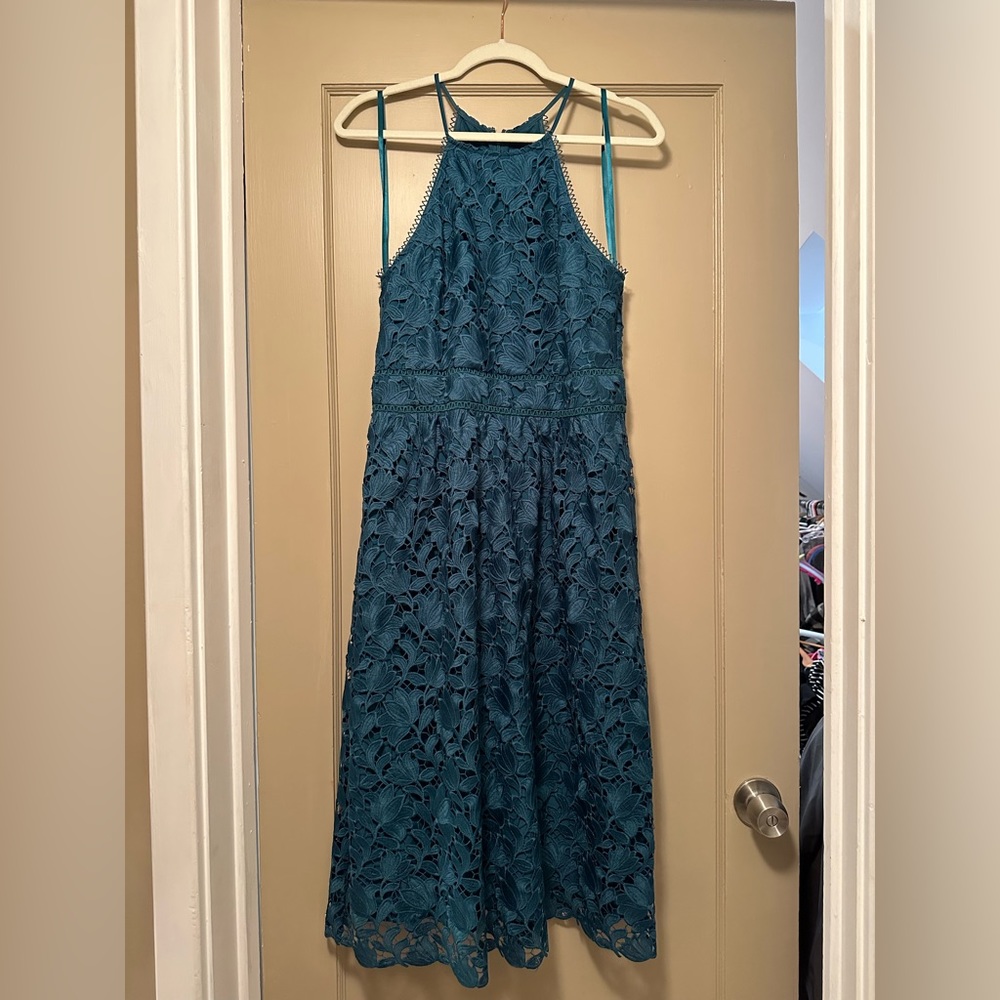 Emerald green lace dress from Loft! Beautiful details and a stunning color - 8